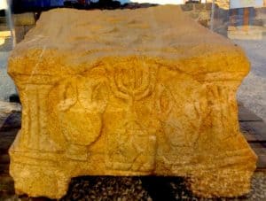 The menorah on the Magdala stone